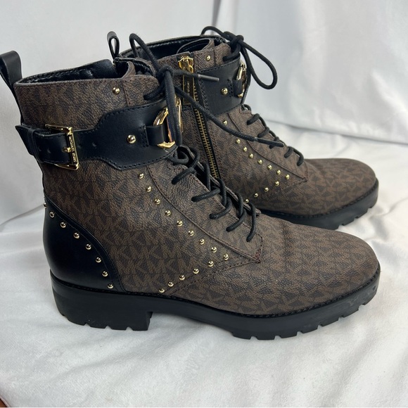 MICHAEL KORS OUTLET
Kincaid Logo Studded Combat Boot 9M
NWOT MSRP $399 - Picture 6 of 10